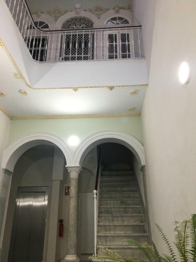 Apartamento Nuevo En Casa Tipo Palacio Cadiz Exterior photo
