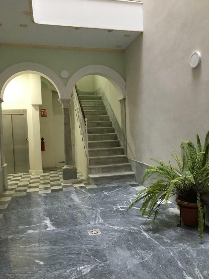 Apartamento Nuevo En Casa Tipo Palacio Cadiz Exterior photo